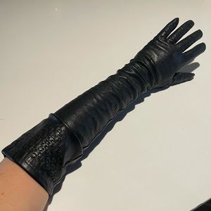 BCBG MAXAZRIA | LEATHER ELBOW LENGTH GLOVES